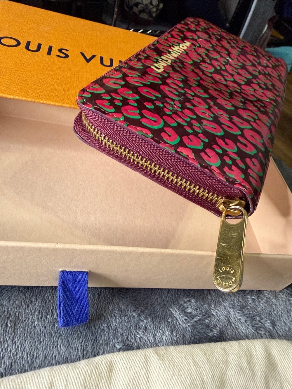 Louis Vuitton Rouge Leopard Print Vernis Zip-Around Wallet - Picture 4 of 8